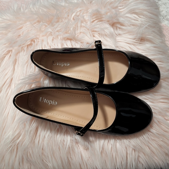 Girls flats - Picture 1 of 2